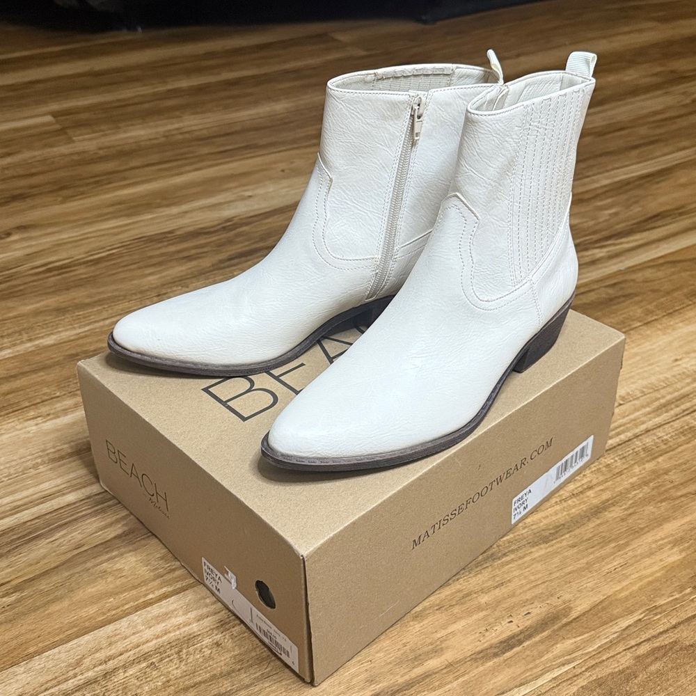 Beach by Matisse Freya Ivory Ankle Boots Size 7.5 NWT Western Block Heel - Picture 2 of 8